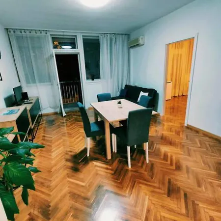 Bacvice 3 Minutes Walking And 5 Minutes To The Center Apartment *