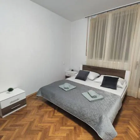 Bacvice 3 Minutes Walking And 5 Minutes To The Center Apartment