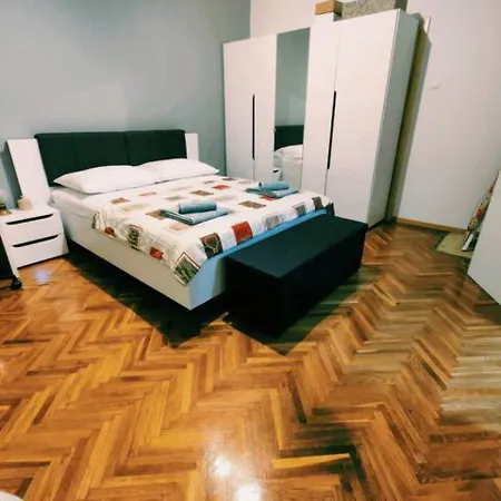 Bacvice 3 Minutes Walking And 5 Minutes To The Center Apartment *